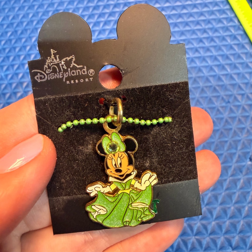 Vintage Disneyland Minnie Mouse Princess Birthstone Necklace - August Peridot